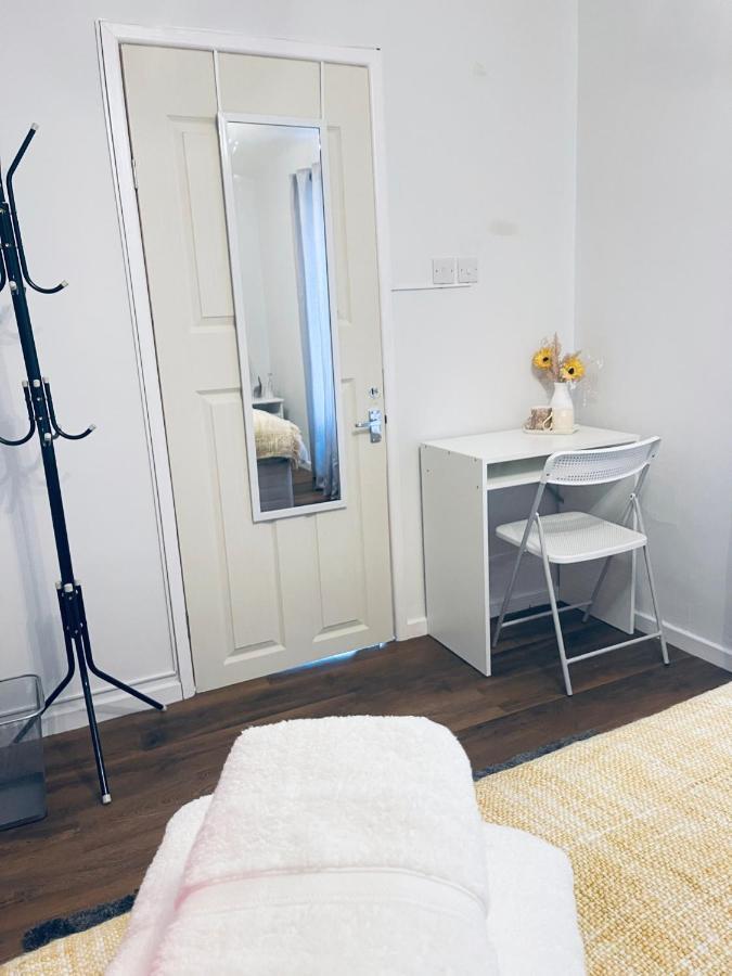 Small Doble, Shared House Filton المظهر الخارجي الصورة