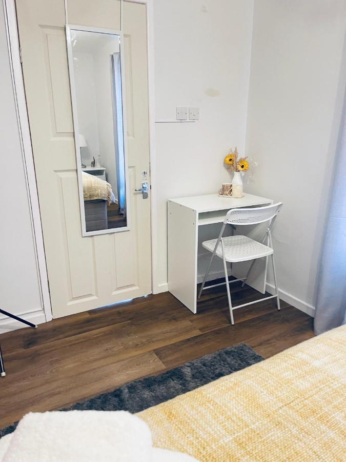 Small Doble, Shared House Filton المظهر الخارجي الصورة